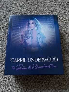 Carrie Underwood "The Denim & Rhinestones Tour" Box Set - Blue